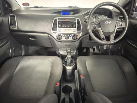 2014-Hyundai-i20-12-Motion_6