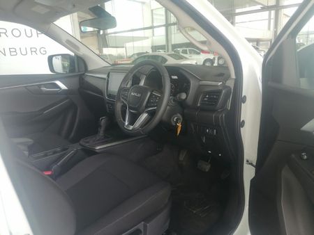 2026-Isuzu-D-Max-19-DDI-HR-LS-Auto-Double-Cab_13