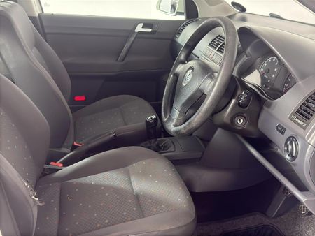 2009-Volkswagen-Polo-16-Comfortline-SE_9