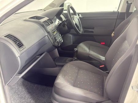 2009-Volkswagen-Polo-16-Comfortline-SE_8