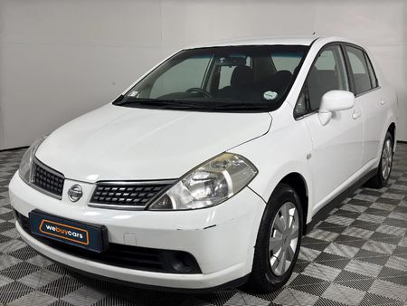 2010-Nissan-Tiida-16-Visia-Auto_0