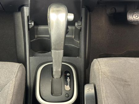 2010-Nissan-Tiida-16-Visia-Auto_11