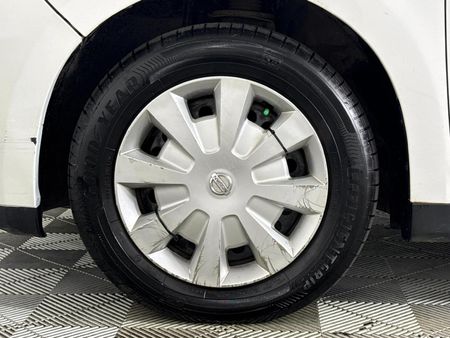 2010-Nissan-Tiida-16-Visia-Auto_14