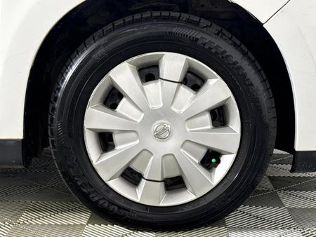 2010-Nissan-Tiida-16-Visia-Auto_15