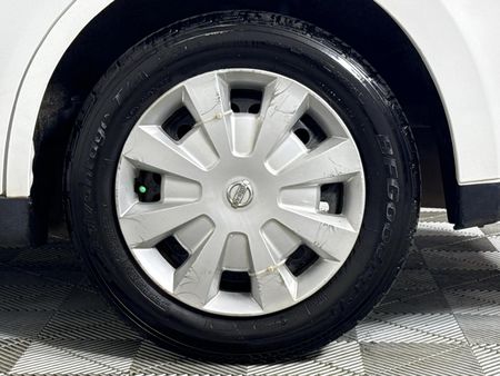 2010-Nissan-Tiida-16-Visia-Auto_16