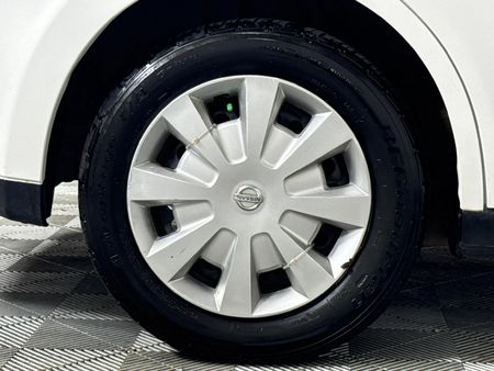 2010-Nissan-Tiida-16-Visia-Auto_17