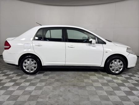 2010-Nissan-Tiida-16-Visia-Auto_3