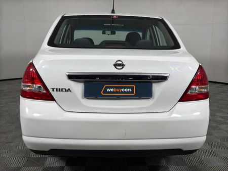 2010-Nissan-Tiida-16-Visia-Auto_4