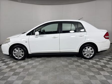 2010-Nissan-Tiida-16-Visia-Auto_5