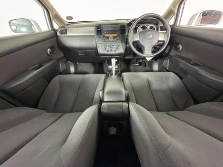2010-Nissan-Tiida-16-Visia-Auto_6