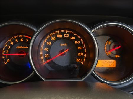 2010-Nissan-Tiida-16-Visia-Auto_7
