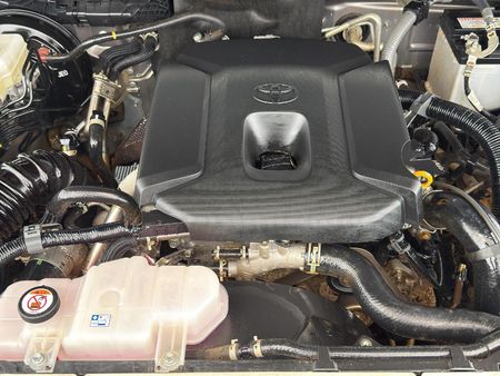 2025-Toyota-Land-Cruiser-Prado-VX-R-28GD-Auto_15