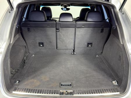 2013-Porsche-Cayenne-GTS-Auto_13