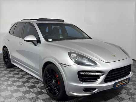 2013-Porsche-Cayenne-GTS-Auto_2