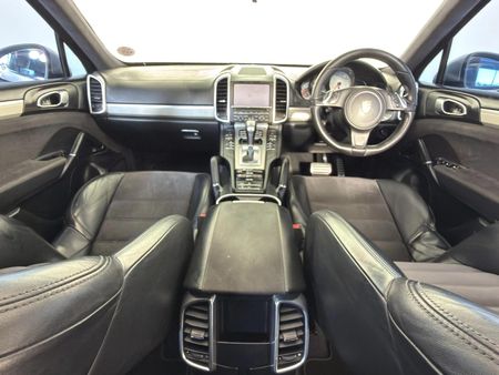 2013-Porsche-Cayenne-GTS-Auto_6