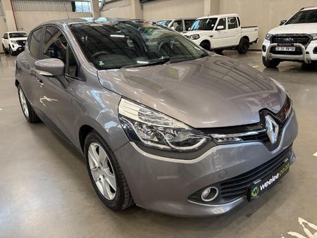 2015-Renault-Clio-IV-900T-Expression-5-dr-66kW_0