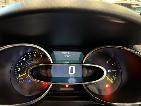 2015-Renault-Clio-IV-900T-Expression-5-dr-66kW_10