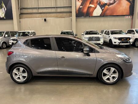 2015-Renault-Clio-IV-900T-Expression-5-dr-66kW_1