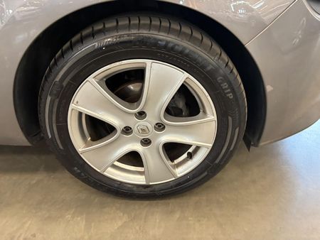 2015-Renault-Clio-IV-900T-Expression-5-dr-66kW_8
