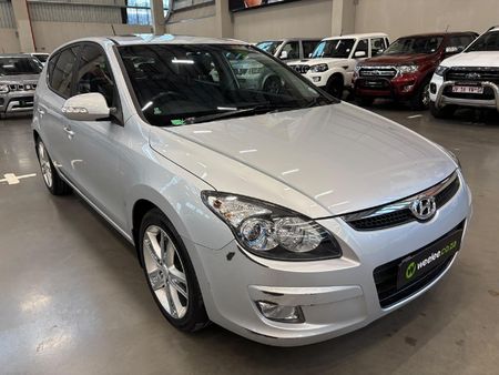 2011-Hyundai-i30-20_0