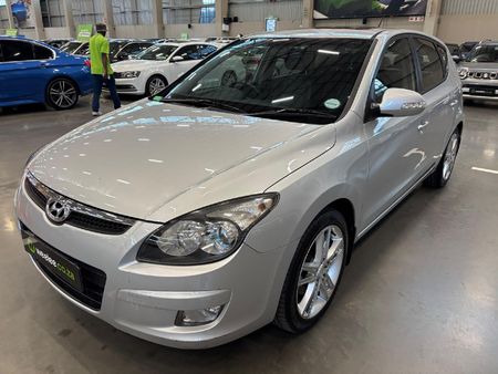 2011-Hyundai-i30-20_6