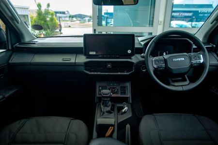 2026-Toyota-Hilux-28-GD-6-Raider-4x4-Auto-Double-Cab_5