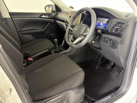 2025-Volkswagen-T-Cross-10-TSI-Comfortline_10