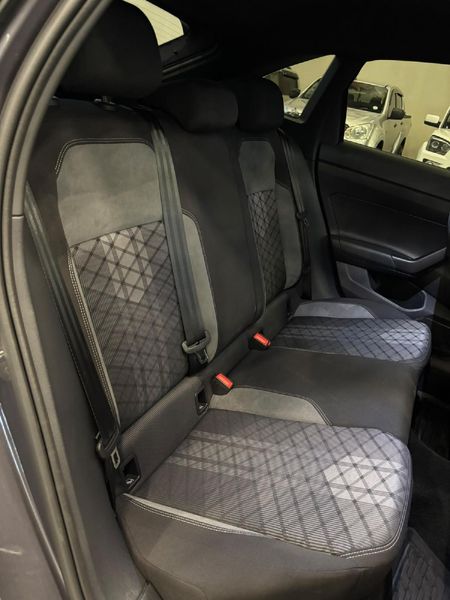 2024-Volkswagen-Taigo-10-TSI-R-Line-Auto_11