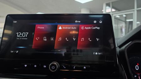 2026-Mahindra-XUV-3XO-12T-AX5-Auto_15