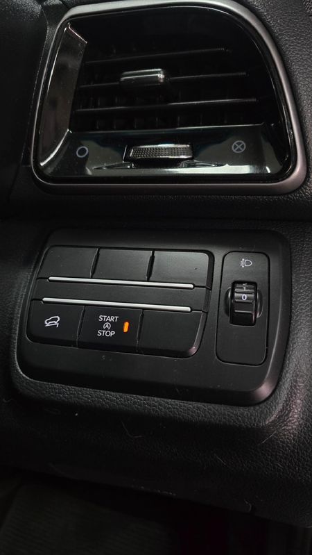 2026-Mahindra-XUV-3XO-12T-AX5-Auto_23
