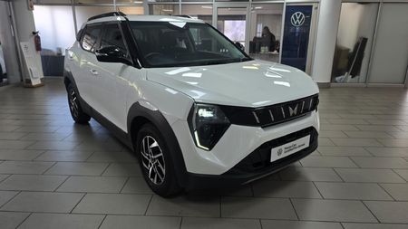 2026-Mahindra-XUV-3XO-12T-AX5-Auto_4