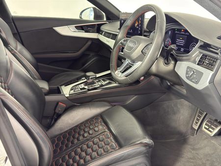2021-Audi-RS4-Avant-quattro-Auto_10