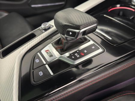 2021-Audi-RS4-Avant-quattro-Auto_11