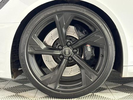 2021-Audi-RS4-Avant-quattro-Auto_17