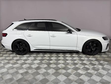2021-Audi-RS4-Avant-quattro-Auto_3