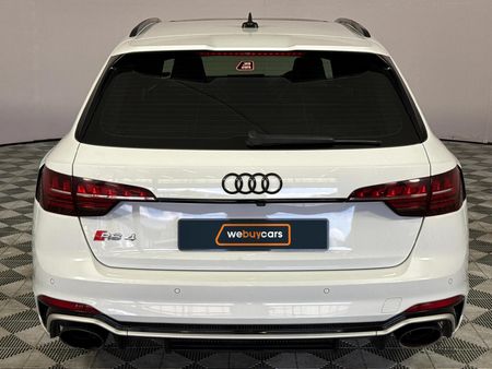 2021-Audi-RS4-Avant-quattro-Auto_4