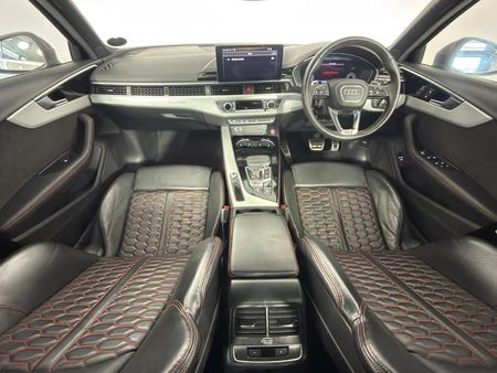 2021-Audi-RS4-Avant-quattro-Auto_6
