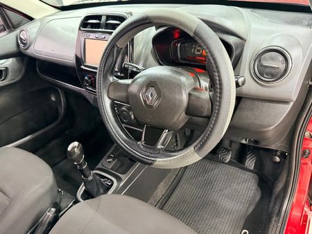 2017-Renault-Kwid-10_7