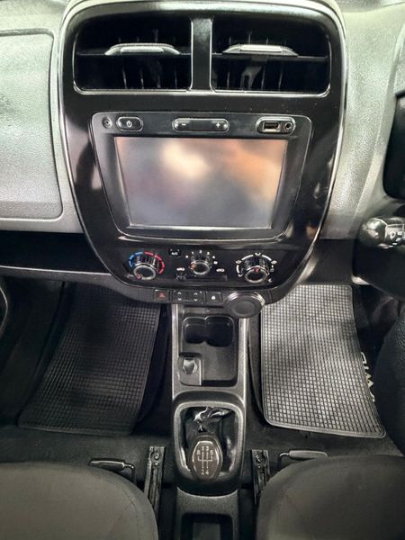 2017-Renault-Kwid-10_8