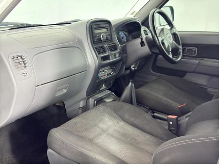 2017-Nissan-NP300-24i-Hi-Rider-Double-Cab_9