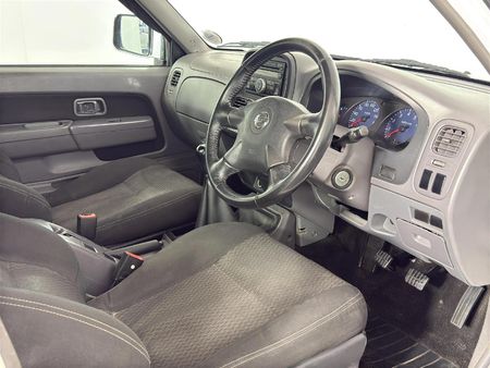 2017-Nissan-NP300-24i-Hi-Rider-Double-Cab_10