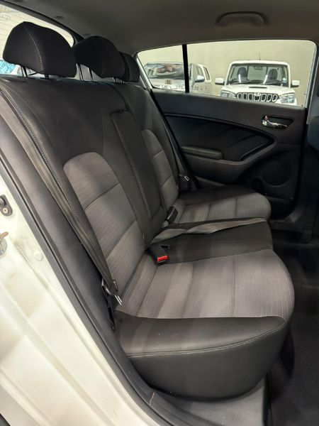 2014-Kia-Cerato-16-EX-5-dr_11