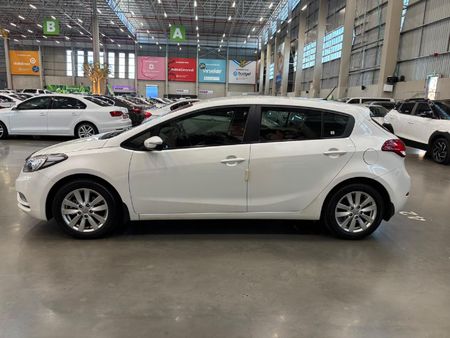 2014-Kia-Cerato-16-EX-5-dr_5