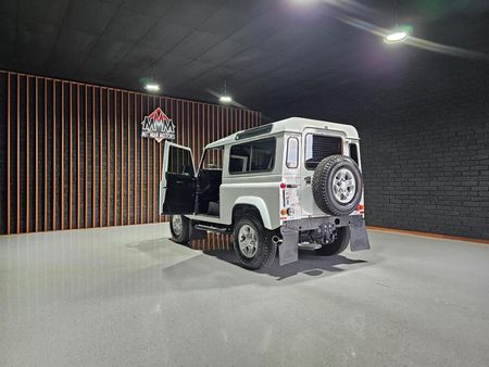 2011-Land-Rover-Defender-90-Puma-Station-Wagon_15