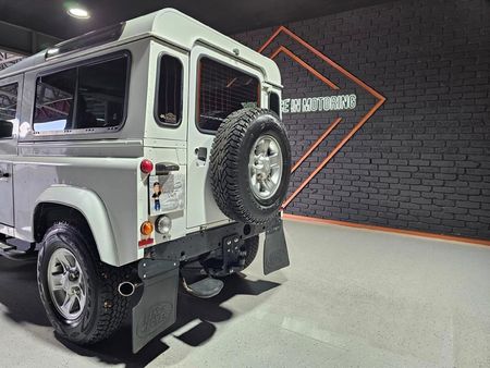 2011-Land-Rover-Defender-90-Puma-Station-Wagon_20