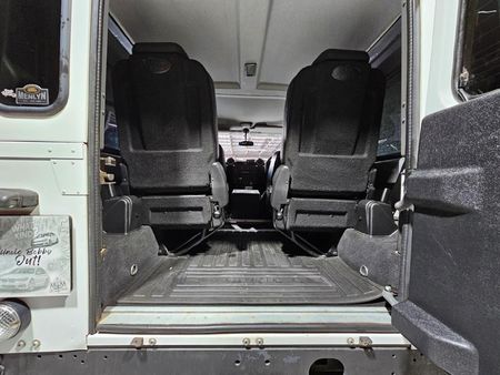 2011-Land-Rover-Defender-90-Puma-Station-Wagon_21
