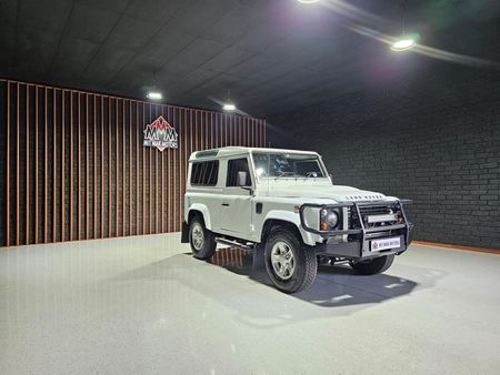 2011-Land-Rover-Defender-90-Puma-Station-Wagon_2