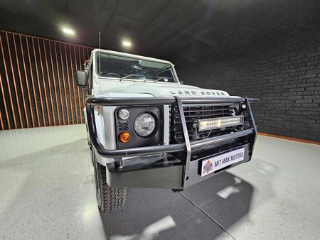 2011-Land-Rover-Defender-90-Puma-Station-Wagon_5