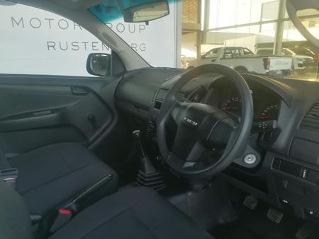 2026-Isuzu-D-Max-250C-Fleetside-Single-Cab_9