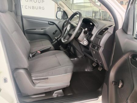 2026-Isuzu-D-Max-250C-Fleetside-Single-Cab_11